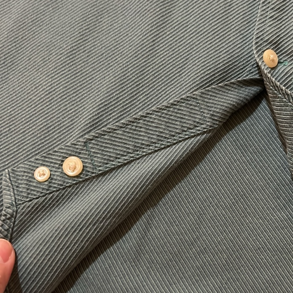 Cutter & Buck Button Down. Large - Picture 9 of 10